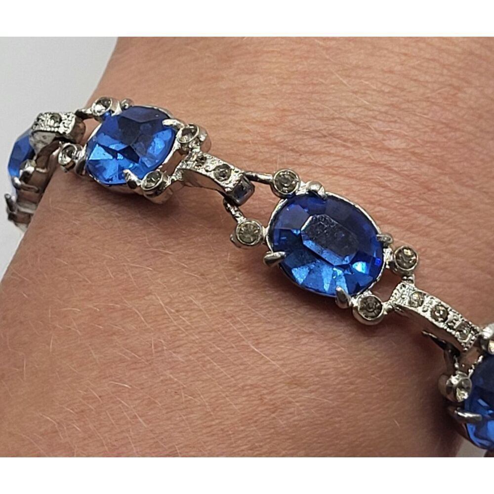 Vintage 1940s Something Blue Bracelet 7.75in Oval Faceted Bracelet
